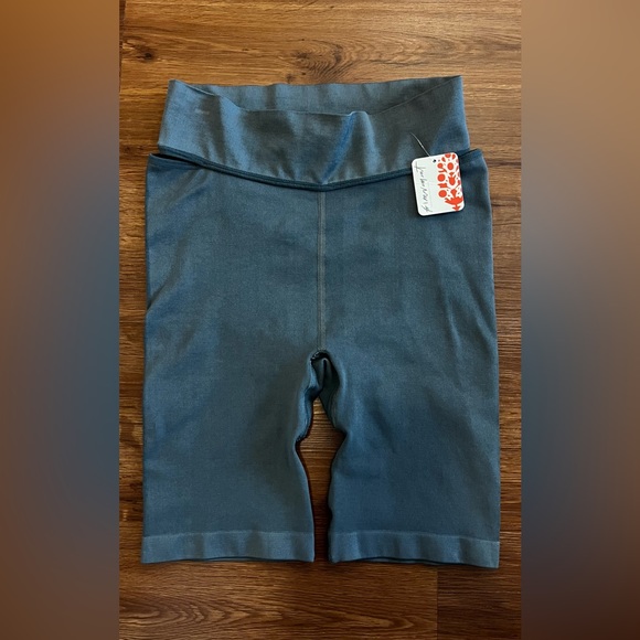 NWT FP Movement Witness The Fitness Bike Shorts Sz XS - Picture 9 of 12